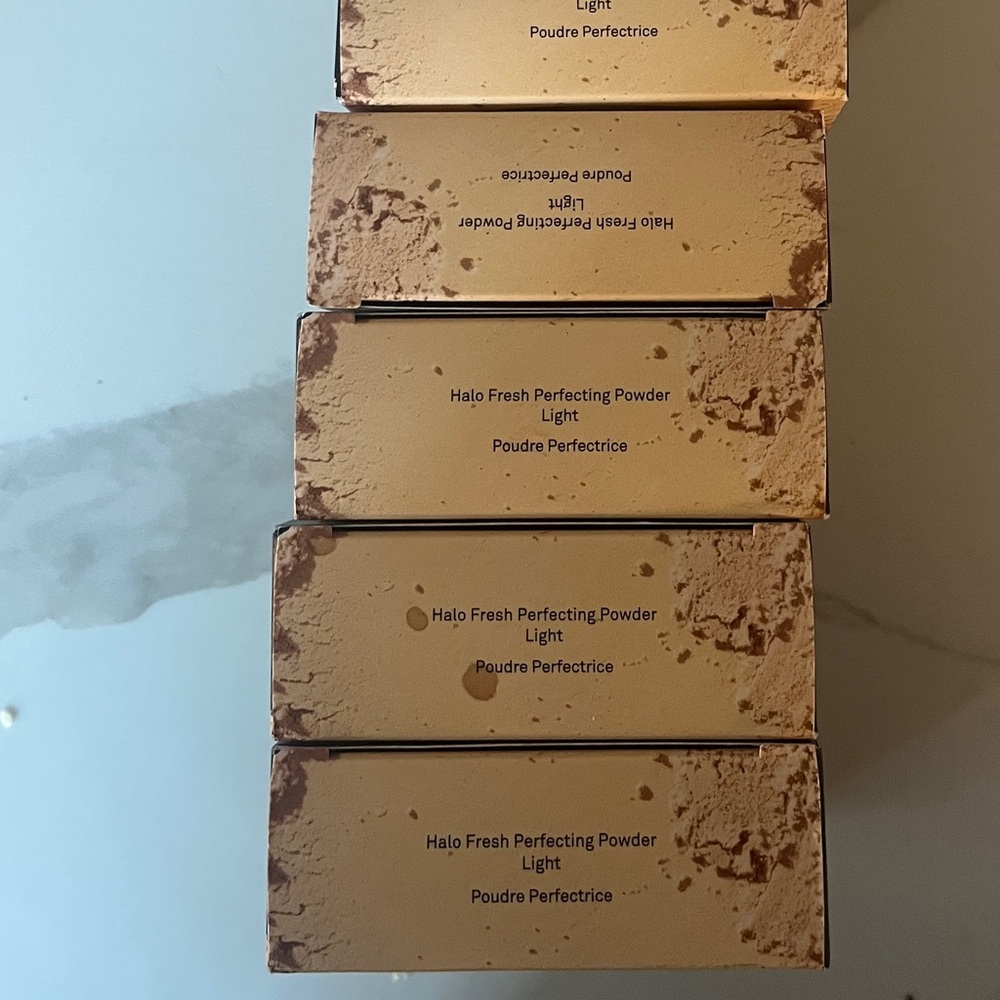 Halo fresh powder. Multiple shades. Contact seller to choose shade for purchase - Picture 10 of 13